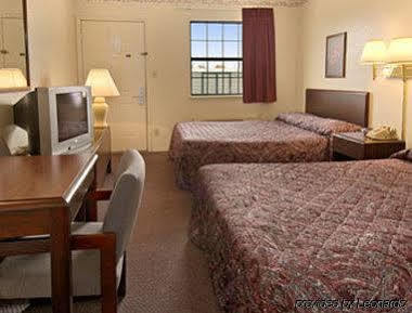 Rodeway Inn Маскоги Экстерьер фото